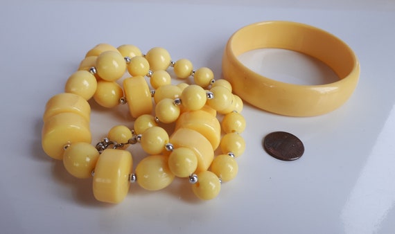 Chunky Retro vintage corn yellow plastic resin je… - image 2
