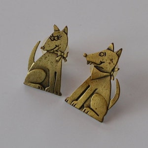 Vintage signed JJ Dog couple in love earrings matte finish brass tone metal very funny