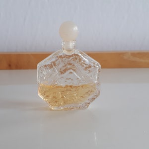 Vintage ongewone kleine parfumfles 1/2 volledig onbekend merk