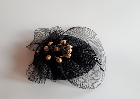 金色 帽子のブローチ 未使用 未使用 NINA RICCI ブローチ 帽子 金色 帽子のブローチ 未使用 未使用 NINA RICCI ブローチ 帽子