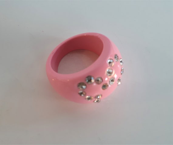 Bold statement pink lucite plastic encrusted clea… - image 3