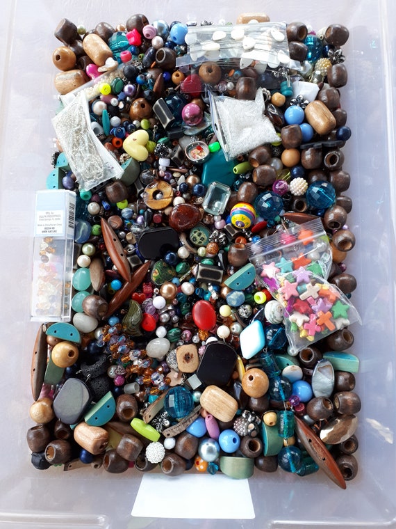 VINTAGE TO NOW ASSORTED BEADS LOT 13oz ARTS and Crafts jewelry