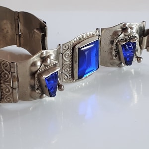 Pulsera vintage de TAXCO México firmada en plata esterlina 925 con eslabones de paneles de vidrio tallados con aliento de dragón azul y máscara de dios maya tallada