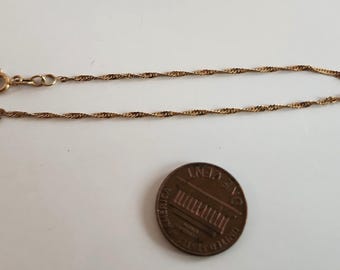 Delicada pulsera vintage italiana de cadena torcida en oro amarillo de 10 quilates