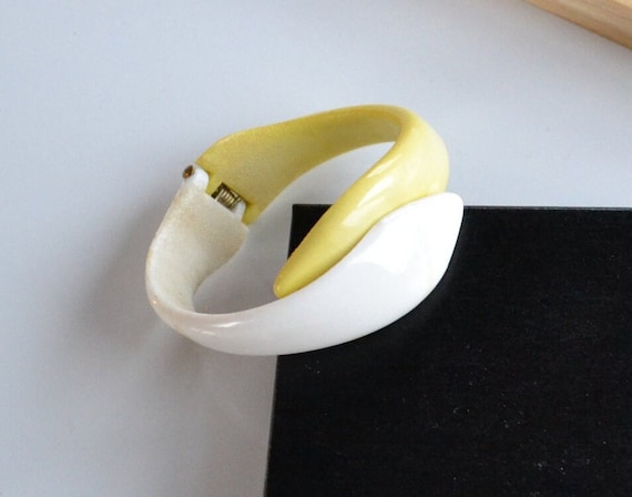 ART DECO white and yellow celluloid old plastic d… - image 1