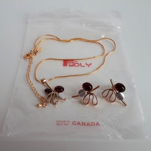 Set di gioielli biomorfi modernisti firmati CHRISTOPHE POLY Canada vintage, collana con ciondolo e orecchini a bottone in granato rosso color oro