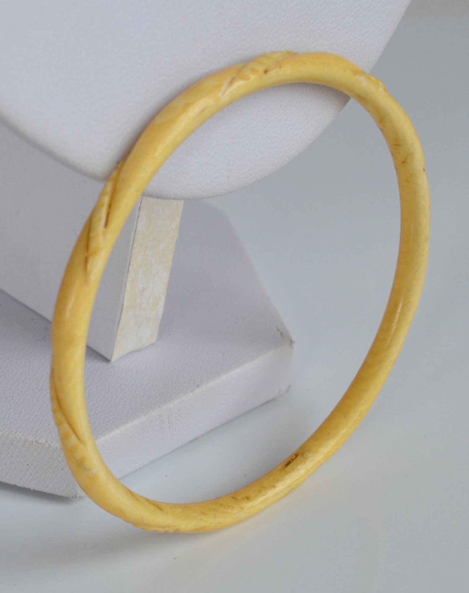 Vintage carved bovine bone bangle bracelet small size Etsy