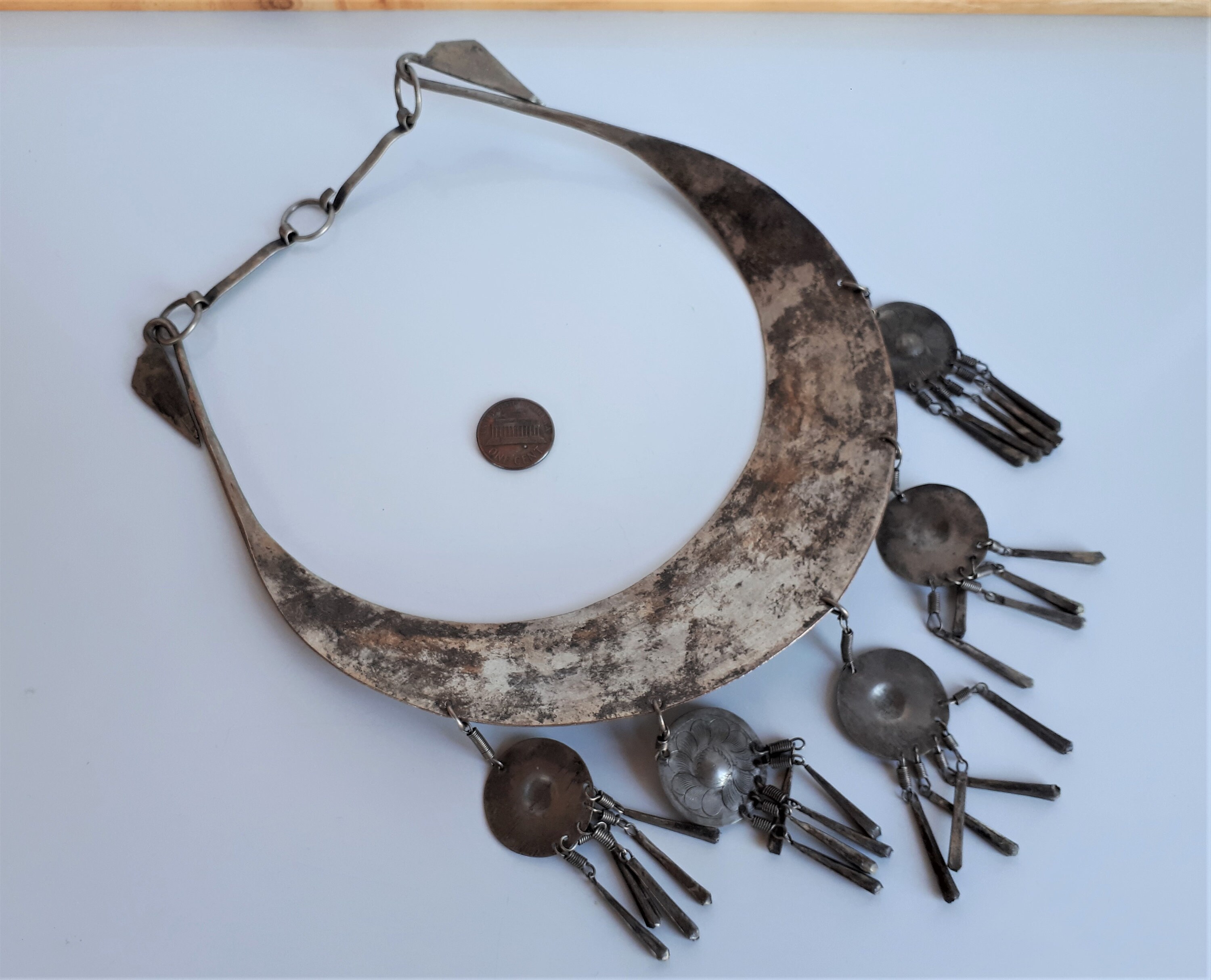 Collier Torque Ethnique Tribal Vintage En Métal Argenté - Décor Oiseaux, Style Asiatique, Occasion