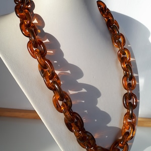 Chic Vintage 80&#39;s chunky swirl butterscotch plastic resin chain necklace with big links