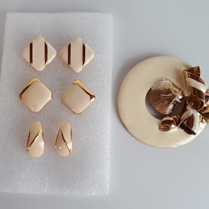 your choice Vintage TRIFARI MONET signed cream enamel gold accent jewelry huge brooch pin with shells beach theme and stud earrings