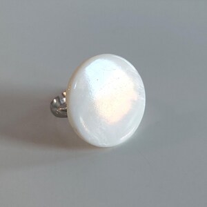 large simple Vintage mother of pearl MOP shell round top adjustable ring