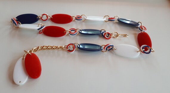 Vintage Chain And Medallion Belt With Patriotic Red White And Blue Beads New Old Stock Retro Vintage Patriotic Red White Blue Plastic  main image 3