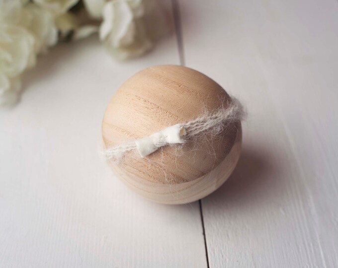 Ivory and Bow Yarn Tieback For Newborn and Sitter Baby Photography Photo Prop Headband