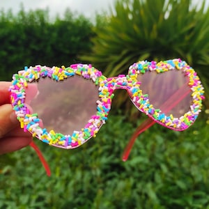 Candy Sprinkle Heart Sunglasses – Kawaii Festival Glasses, Y2K Rainbow Eyewear, Fun Rave Accessory