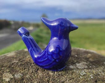 Silbato de agua con forma de pájaro de cerámica, flauta ocarina hecha a mano, pájaro de cerámica azul, instrumento musical folclórico, juguete con sonidos de la naturaleza, regalo único