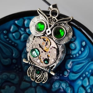 Owl necklace jewelry Gift Steampunk pendant Bird Fantasy jewellery Totem For women men Steam punk cool Vintage Watch part Original