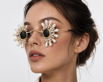 Occhiali da sole a raggiera con perle, occhiali da festival con strass, occhiali di lusso di tendenza, occhiali da sole rotondi di ispirazione barocca, moda Burning Man