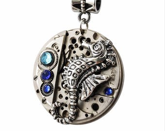 Ciondolo cavalluccio marino steampunk, collana con movimento dell'orologio, gioielli oceanici, gioielli steampunk, collana meccanica, ciondolo cavalluccio marino unico
