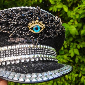 Schwarze Pailletten-Captain-Festivalmütze mit Augenstein – Rave-Kopfbedeckung für Burning Man-Kostüm