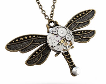 Collana Steampunk con libellula, ciondolo con movimento di orologio, gioiello con libellula, collana con insetto meccanico, regalo fantasy in bronzo