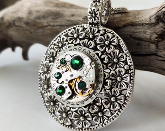 Collar redondo steampunk con cadena y mecanismo de relojería vintage