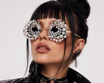 Occhiali da sole di tendenza con perle e strass, occhiali da festival d'avanguardia, occhiali con cristalli floreali, moda di lusso, accessori in stile Burning Man