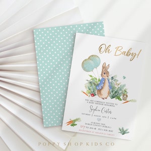 Peut inclure: Une invitation de fête prénatale avec un thème bleu et vert. L'invitation présente une illustration aquarelle d'un lapin tenant des ballons. Le texte "Oh Baby!" est écrit en lettres dorées. L'invitation comprend le nom "Sophia Carter" et les détails de la fête prénatale.
