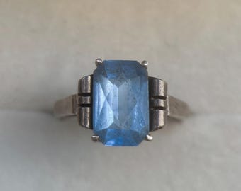 The Harbor Wishing Stone — Art Deco Silver Ring. Ring Size: EU 51, US 5.5-5.75,