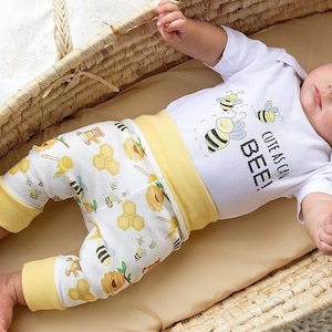 Conjunto de ropa orgánica para bebé: Body y leggings de abejorro