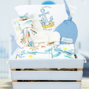 Baby-Geschenkkorb, Personalisieren Sie den Namen des Babys, Anker-Babykleidung, Babypartygeschenk, Bio-Babykleidung, Nautisches Baby, Baby, das nach Hause kommt
