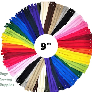 Puede incluir: Un surtido de cremalleras de 9 pulgadas en un arcoíris de colores. Las cremalleras están dispuestas en círculo con el texto "9" en el centro.
