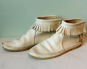 Amazing Vintage Leather Fringe Moccasins/White Leather/Size 7 US