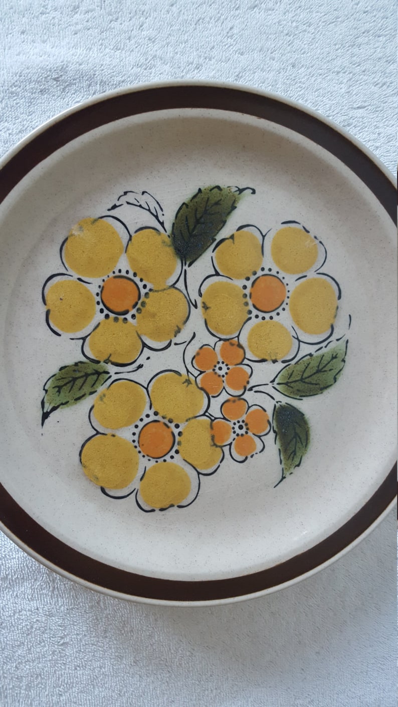 super cute floral print! Set of 4 Montrose Stoneware Dinner Plates