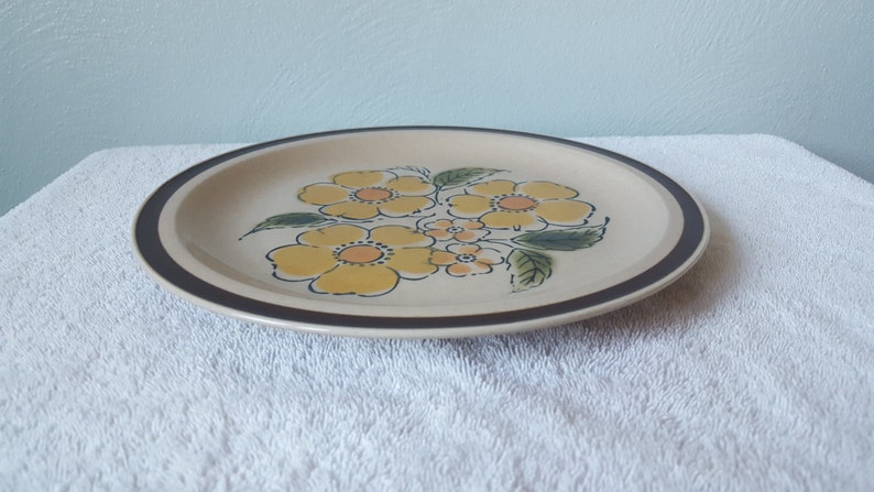 super cute floral print! Set of 4 Montrose Stoneware Dinner Plates