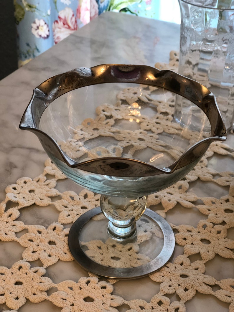 Perfect Gift for Mom or a New Home 1960 Rare c Dorothy Thorpe Style Silver Band Ruffled Pedestal Bowl Collector/'s Condition
