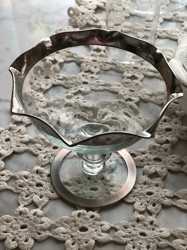 Perfect Gift for Mom or a New Home 1960 Rare c Dorothy Thorpe Style Silver Band Ruffled Pedestal Bowl Collector/'s Condition