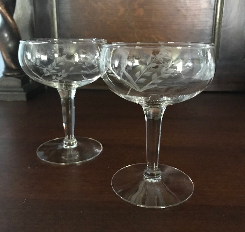 Set of 4 Beautiful Vintage Crystal Wine Glasses Etched and Cut c 1950/'s