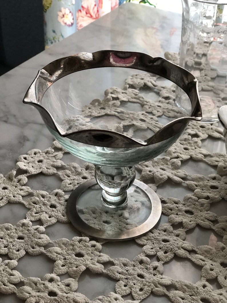 Perfect Gift for Mom or a New Home 1960 Rare c Dorothy Thorpe Style Silver Band Ruffled Pedestal Bowl Collector/'s Condition