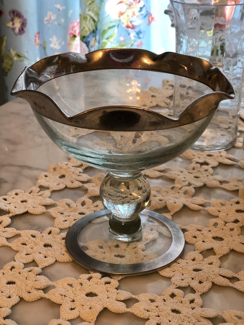 Perfect Gift for Mom or a New Home 1960 Rare c Dorothy Thorpe Style Silver Band Ruffled Pedestal Bowl Collector/'s Condition