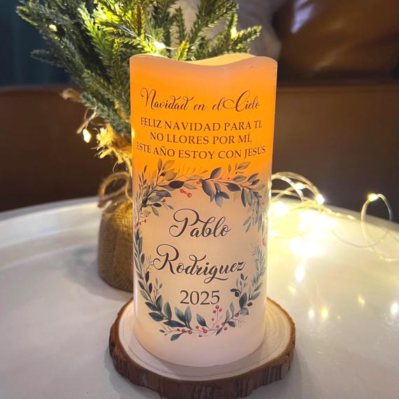 Spanish Personalized Christmas Memorial Candle – Wreath Remembrance Gift