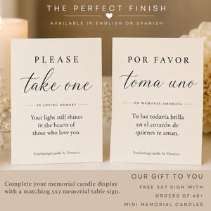 Op de afbeelding: Twee rechthoekige, cr&egrave;mekleurige herdenkingsbordjes met zwarte tekst. Het linkerbordje bevat de tekst: Please take one, In loving memory, Your light still shines in the hearts of those who love you. Het rechterbordje bevat de tekst: Por favor toma uno, En memoria amorosa, Tu luz todav&iacute;a brilla en el coraz&oacute;n de quienes te aman. Beide bordjes bevatten de tekst EverlastingCandle by Veronica.