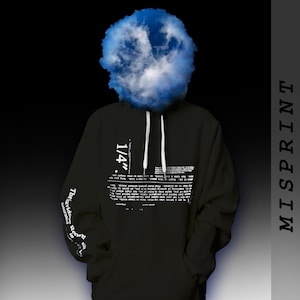 Puede incluir: Sudadera con capucha negra con cordones blancos y texto. La sudadera con capucha presenta el texto "1/4" y otro texto en un cuadro rectangular en la parte delantera. La manga izquierda tiene el texto "The Davidson Record". Una nube azul reemplaza la cabeza.