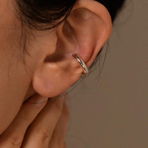 Pendiente de oreja minimalista y audaz de plata • Pendiente grueso sin perforación de plata de ley 925 • Pendiente de caracol minimalista apilable • Joyería de oro rosa