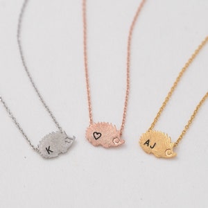 Collar de erizo con inicial personalizada • Delicado dije de animalito • Regalo de cumpleaños • Delicado erizo • Minimalista • Regalo personalizado para niñas 231