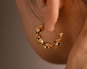 Croissant Twisted Hoop Earrings • Gold Rope Huggies • Chunky Hoops • Organic Spiral Earrings • Statement Everyday Jewelry • Best Friend Gift