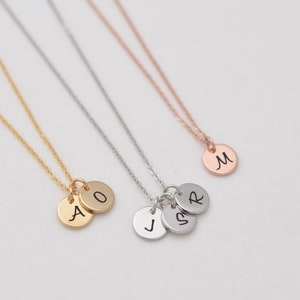 Collar con inicial personalizada • Collar con letra grabada • Disco de moneda • Collar con nombre personalizado • Regalo para tía, abuela, madre, dama de honor adolescente 207