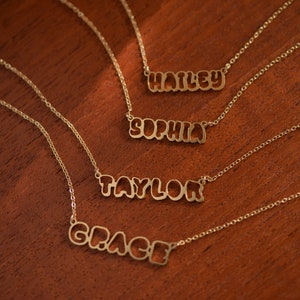 Collar con nombre personalizado delineado con burbujas • Collar con nombre delineado con letras • Collar con nombre personalizado chapado en oro de 18 quilates • Regalo de cumpleaños para ella