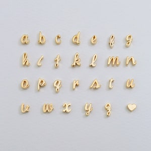 Colar personalizado com letras minúsculas, colar com nome personalizado, joias com iniciais minúsculas, presente para madrinhas, colar com monograma, presente para ela 046