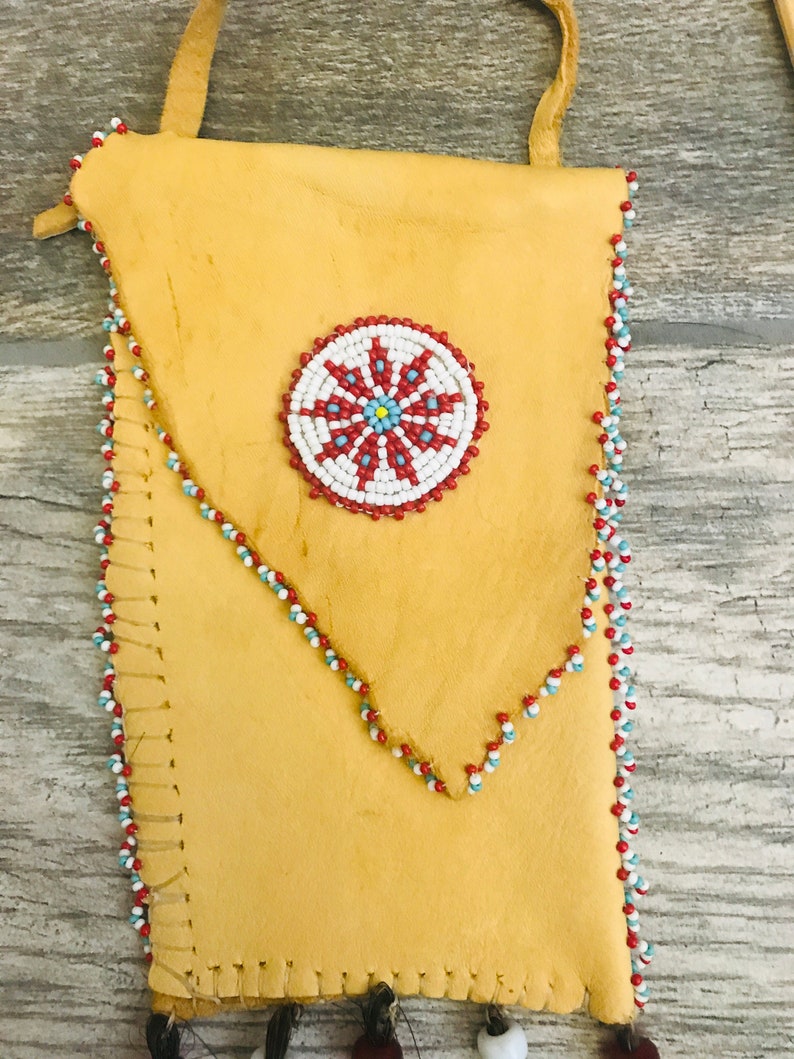 Vintage nativo americano con cuentas bolsa de medicina con pelo de caballo Dangles imagen 2