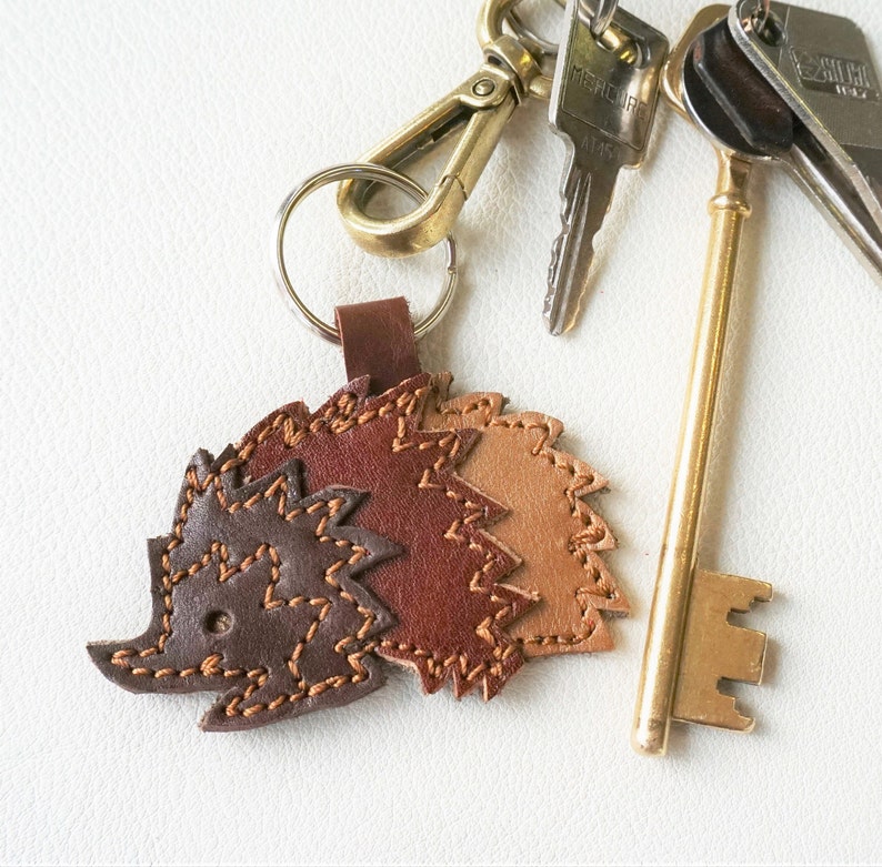 Key door or jewel bag hedgehog in brown leather